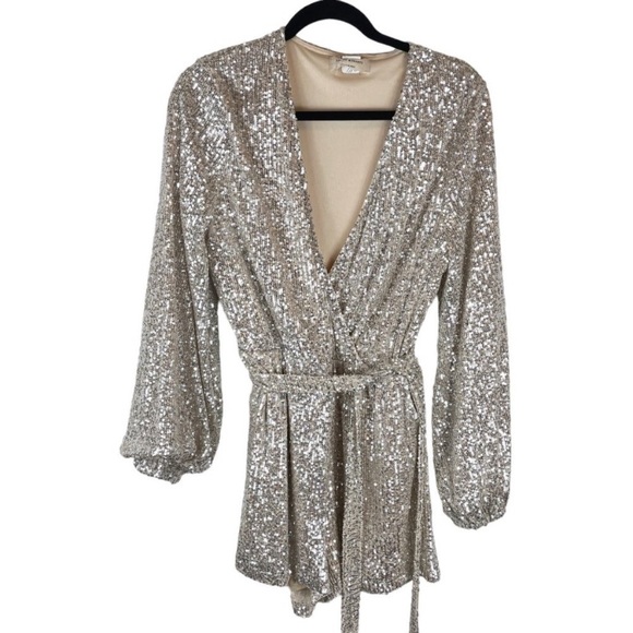 Saints & Hearts Champagne Sequin Long Sleeve Belted Wrap Romper Size L - Picture 3 of 6